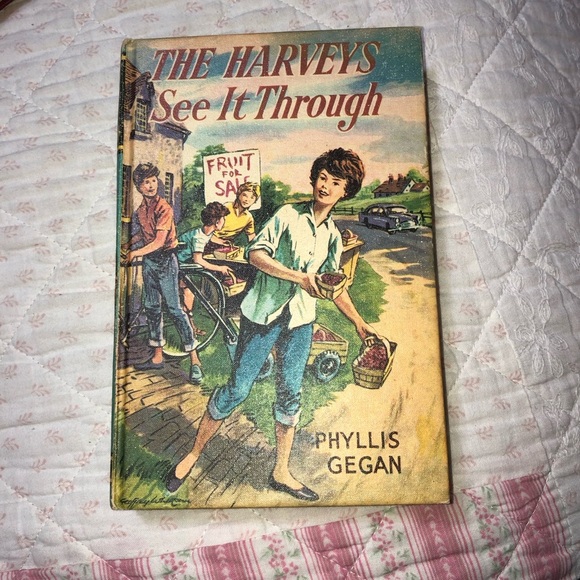Vintage Book 'The Harveys See It Through' by Phyllis Gegan - Picture 7 of 7